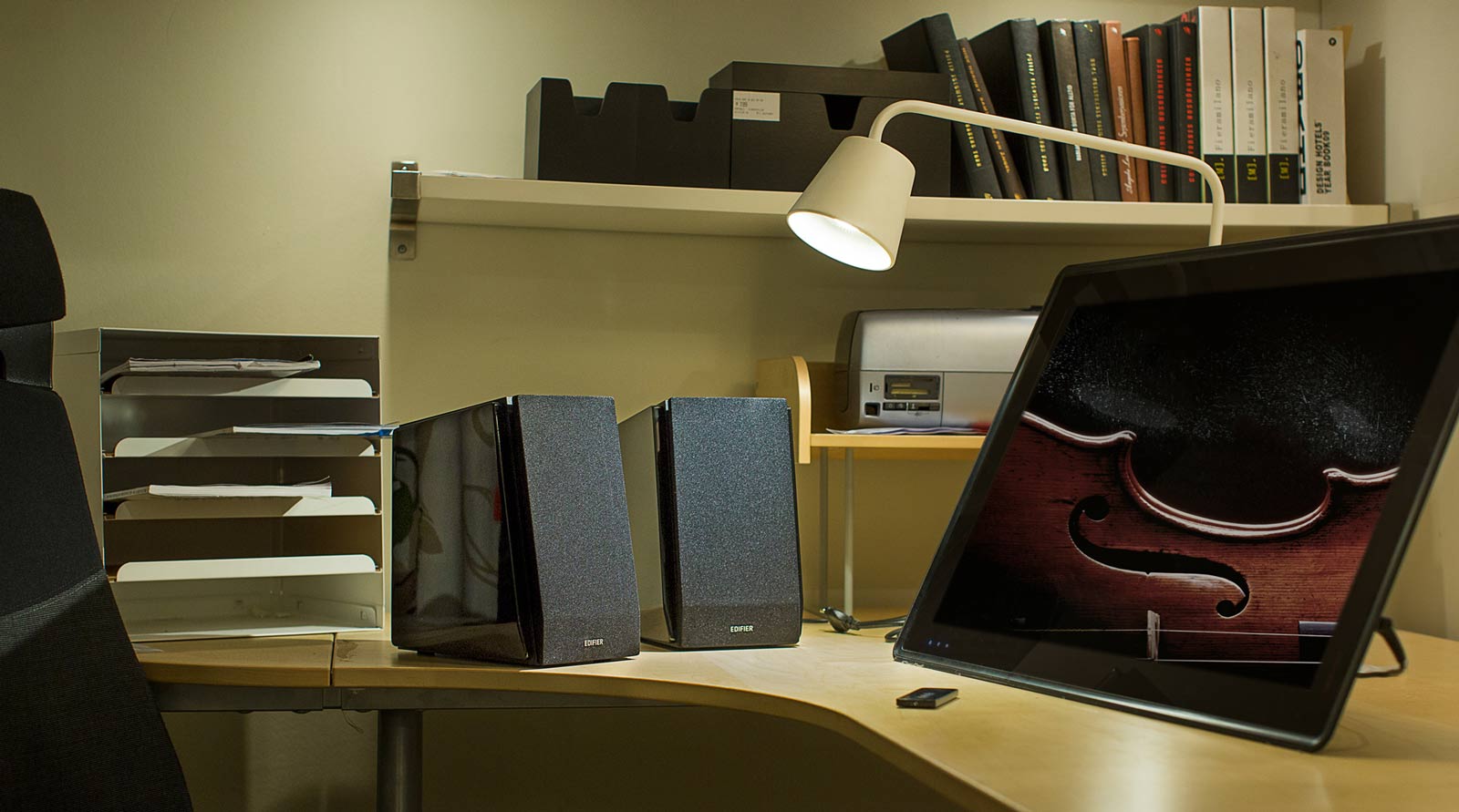 Enceintes bibliothèque R1850DB avec sortie caisson de basses