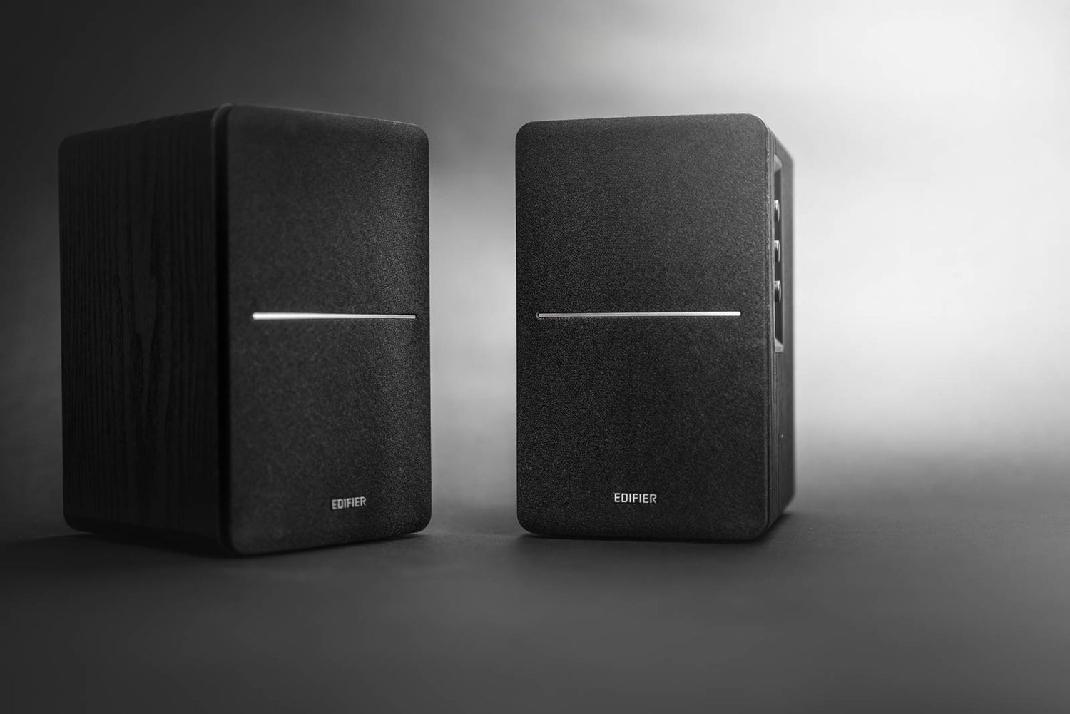 Altoparlanti da scaffale Bluetooth alimentati R1280DB