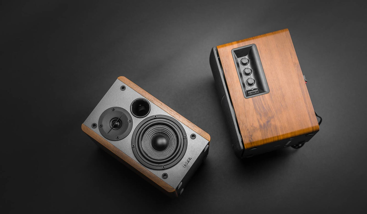 Altoparlanti da scaffale Bluetooth alimentati R1280DB