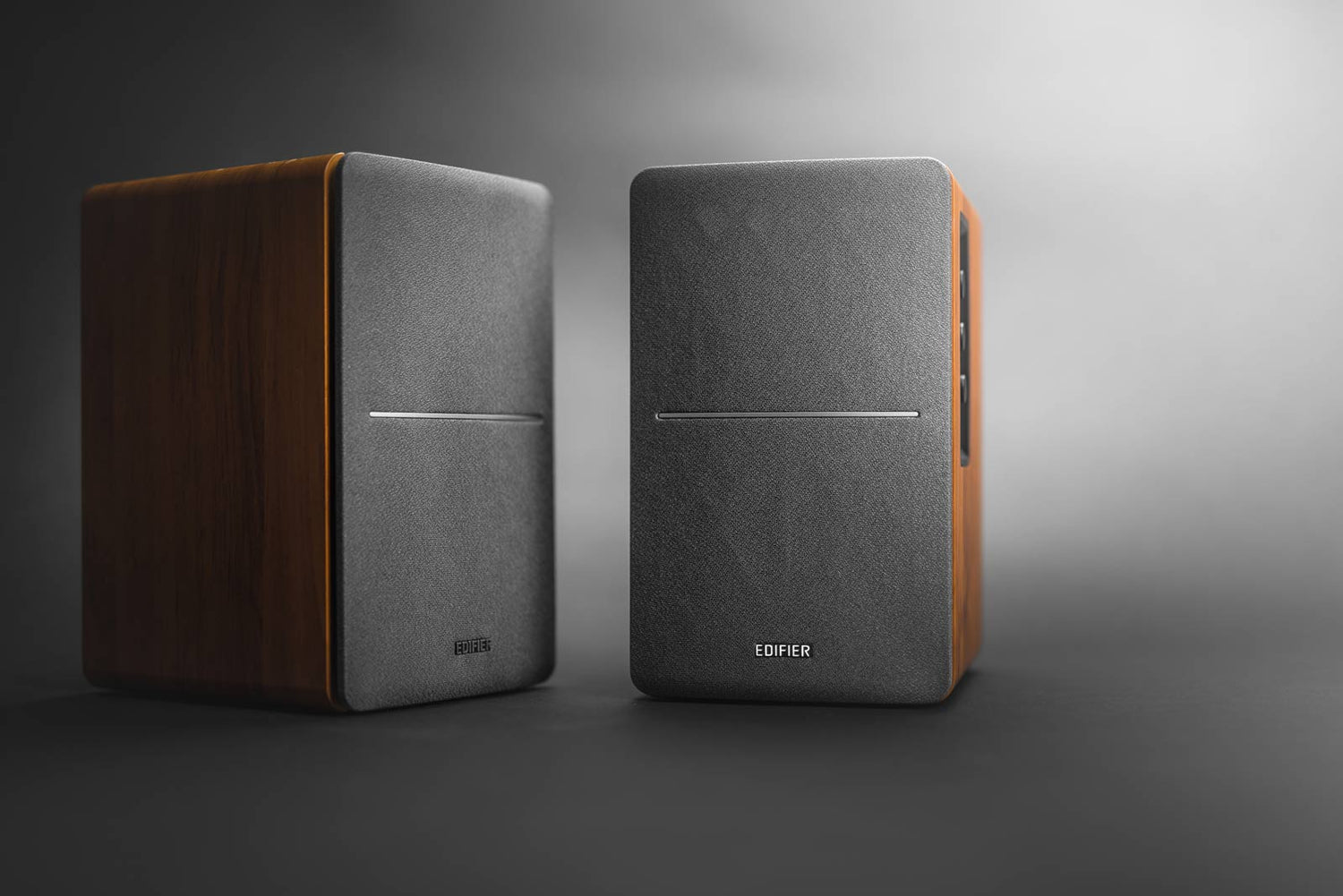 Altoparlanti da scaffale Bluetooth alimentati R1280DB